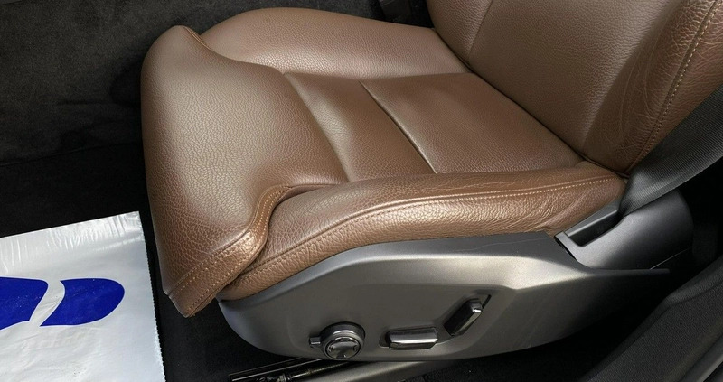 Volvo XC 60 cena 169900 przebieg: 59000, rok produkcji 2019 z Szczekociny małe 379